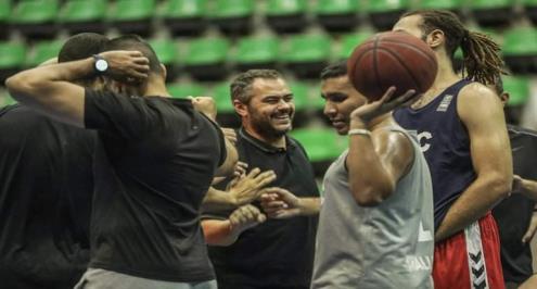 كرة سلة.. أوجستي يقود مرانه الأول مع الأهلي